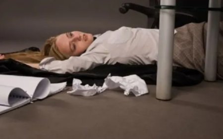 Fainting in Dreams: Symbol of Shock, Helplessness, and Unexpected Joy