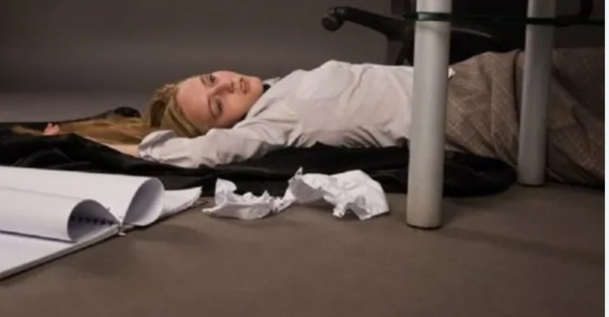Fainting in Dreams: Symbol of Shock, Helplessness, and Unexpected Joy