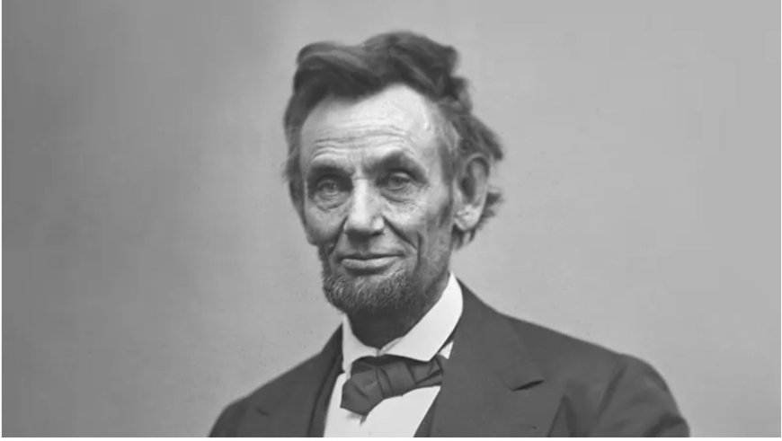 Lincoln’s  Prophetic  Dream Before the Assassination: A President Lying in State